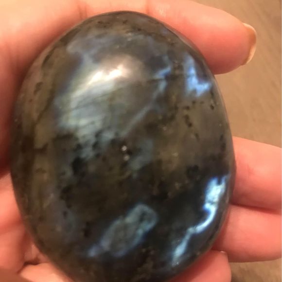 Labradolite palm stones blue flash gemstone crystal - Picture 2 of 4
